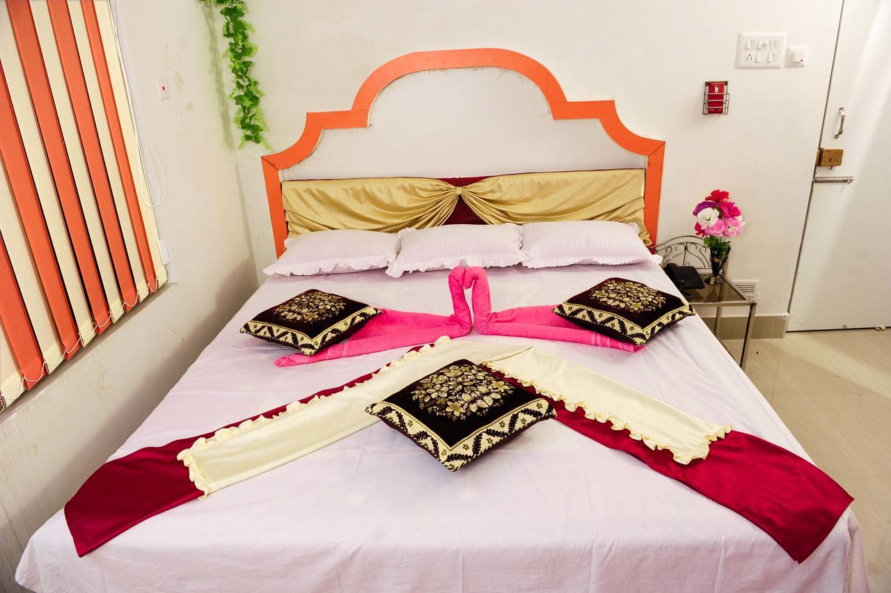 Jayanti Hotel Tarapith Exteriör bild
