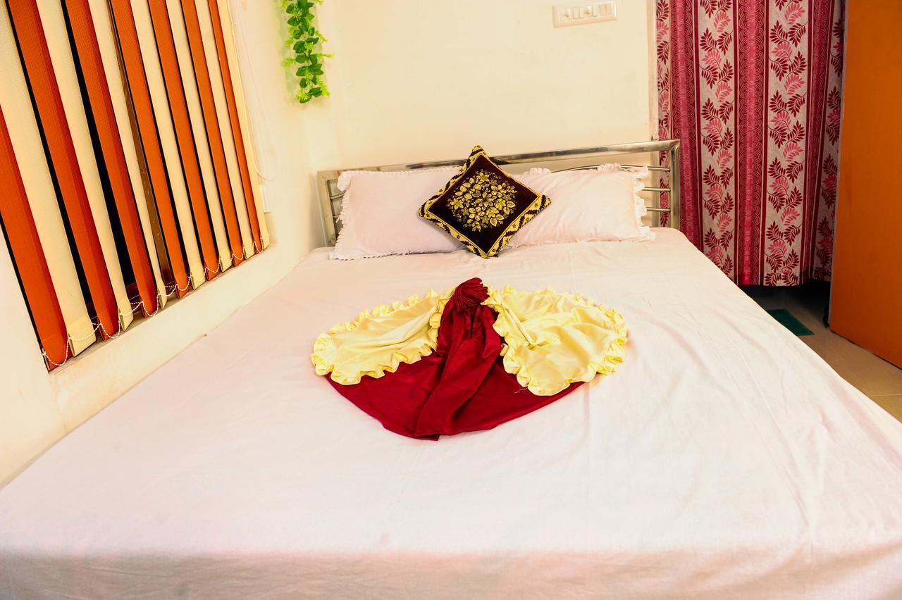 Jayanti Hotel Tarapith Exteriör bild