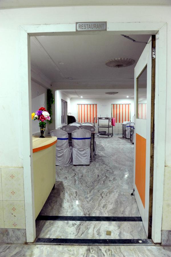 Jayanti Hotel Tarapith Exteriör bild